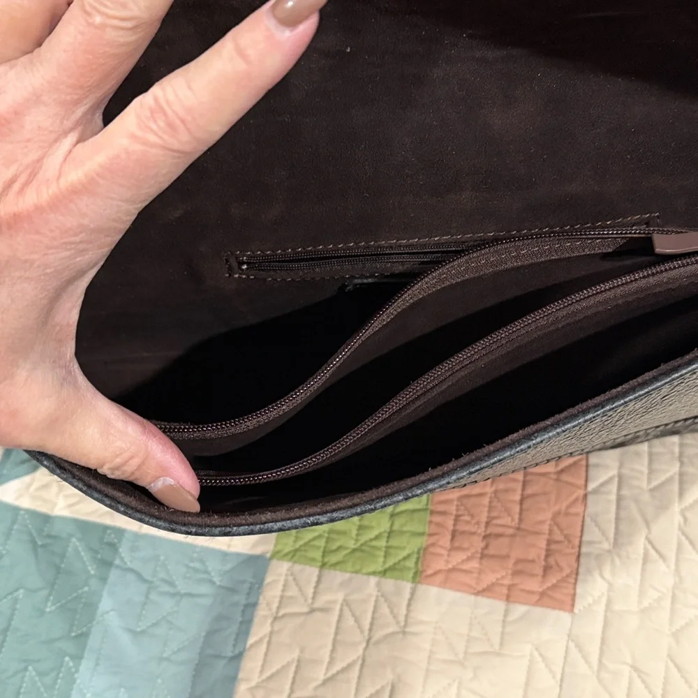 Elegant Black Embossed Leather bag - Picture 11 of 15